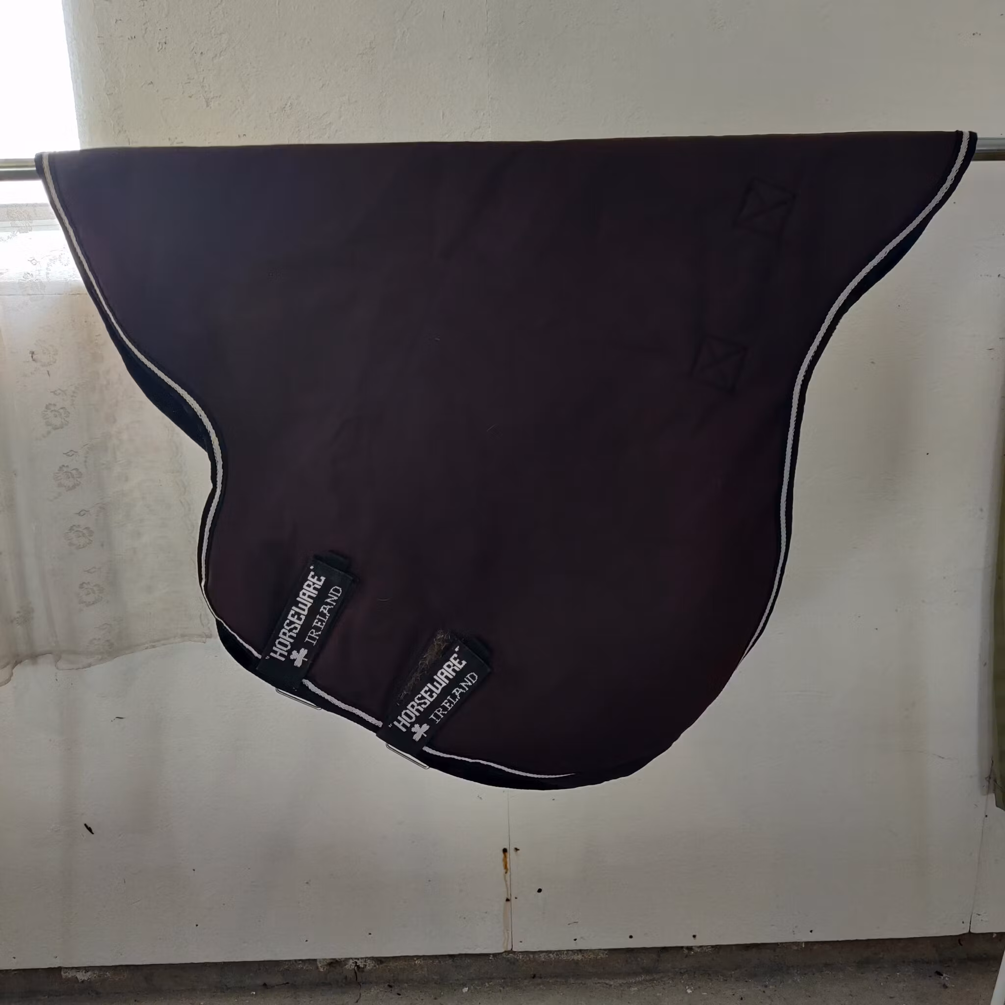 Svart halstäcke Amigo 150 g LARGE