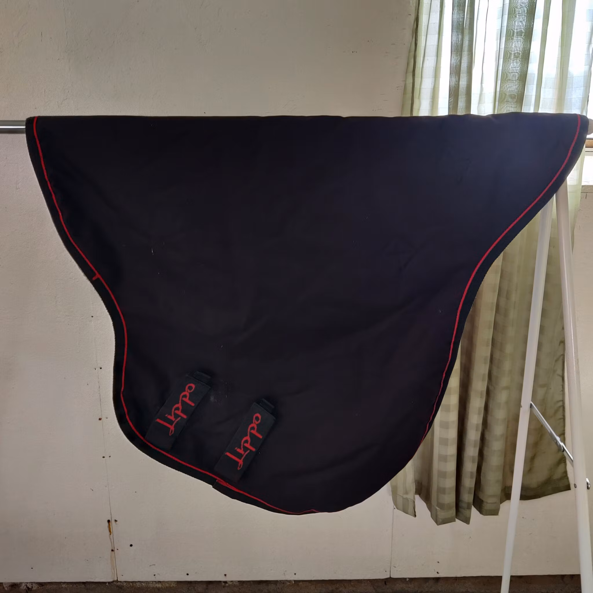 Svart halstäcke Lippo 145 cm ca 200 g