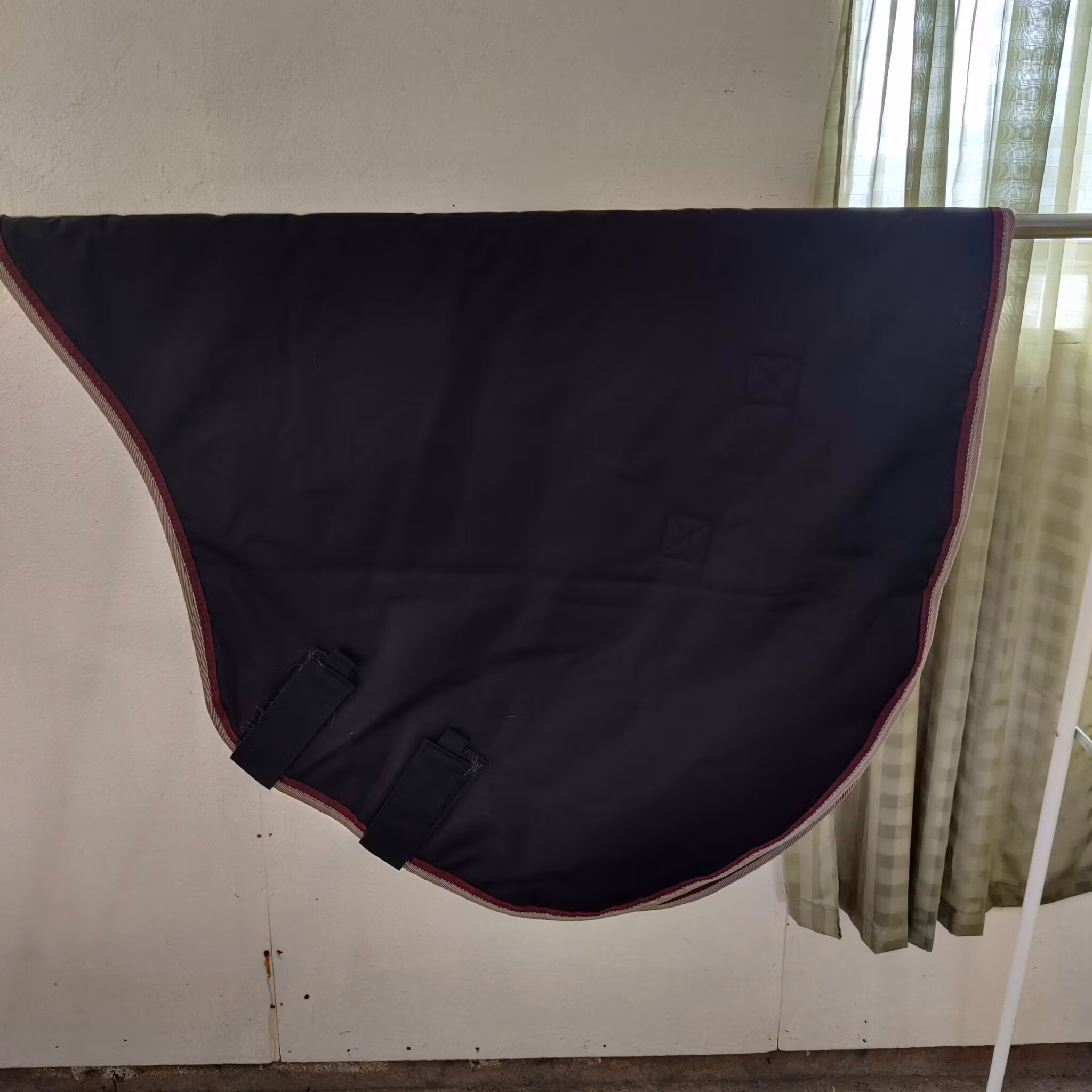 Svart halstäcke ca 200 g LARGE