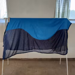 Blått fleece/mesh-täcke 155 cm
