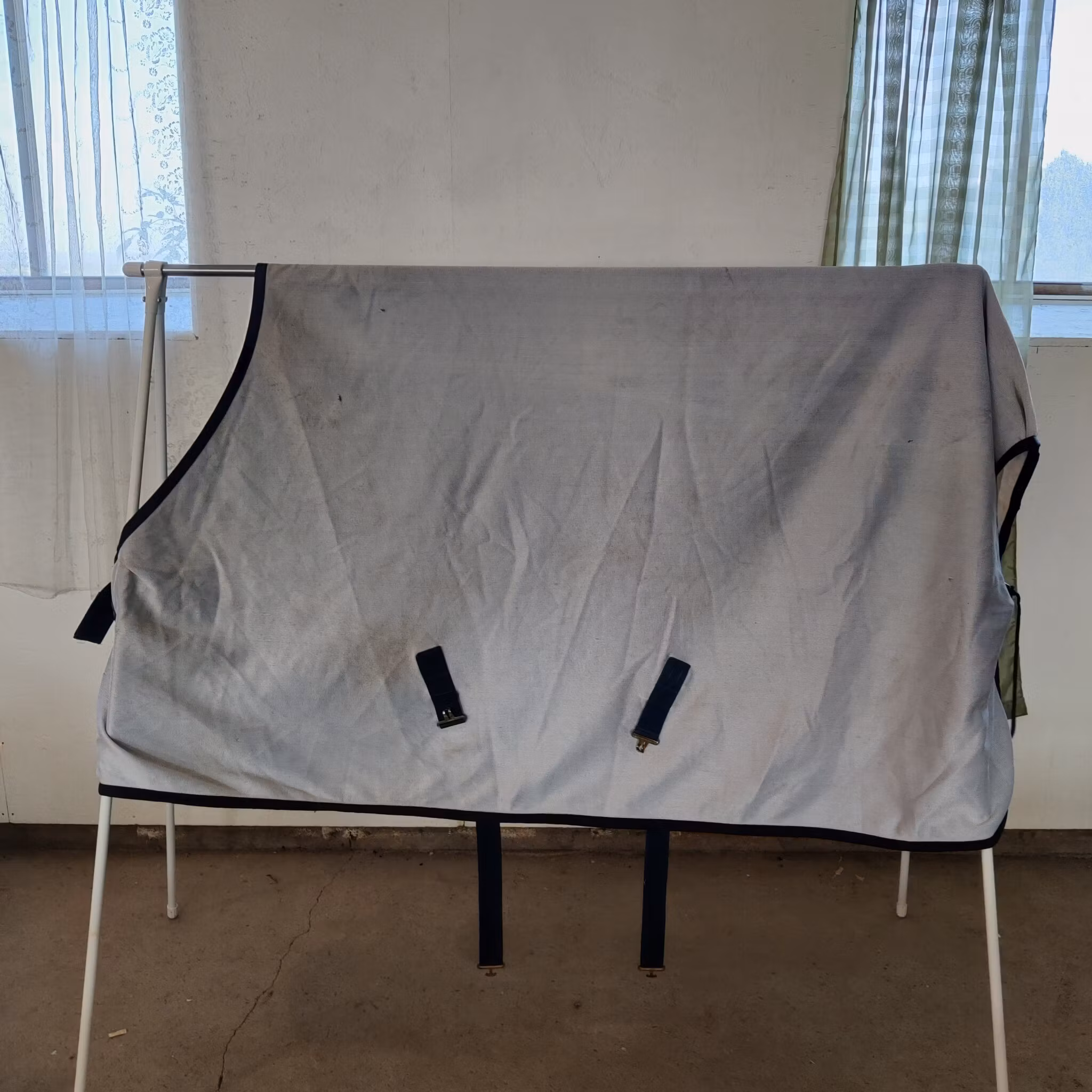Silvergrått coolertäcke 155 cm Bucas