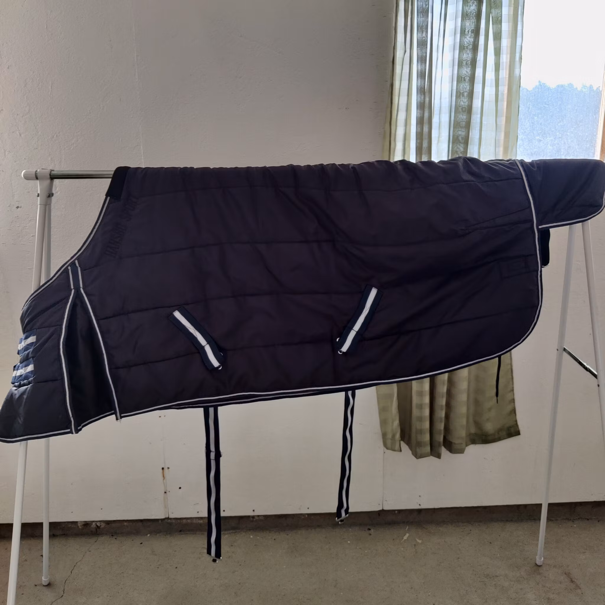 Blått stalltäcke 105 cm ca 150g Hansbo