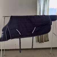 Blått stalltäcke 105 cm ca 150g Hansbo