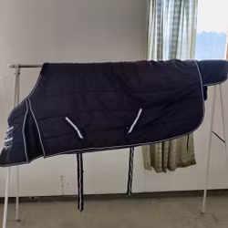 Blått stalltäcke 105 cm ca 150g Hansbo