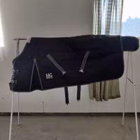 Svart stalltäcke 105 cm ca 150 g Horseguard