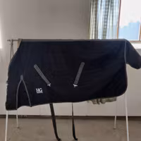 Svart stalltäcke 125 cm ca 150 g Horseguard