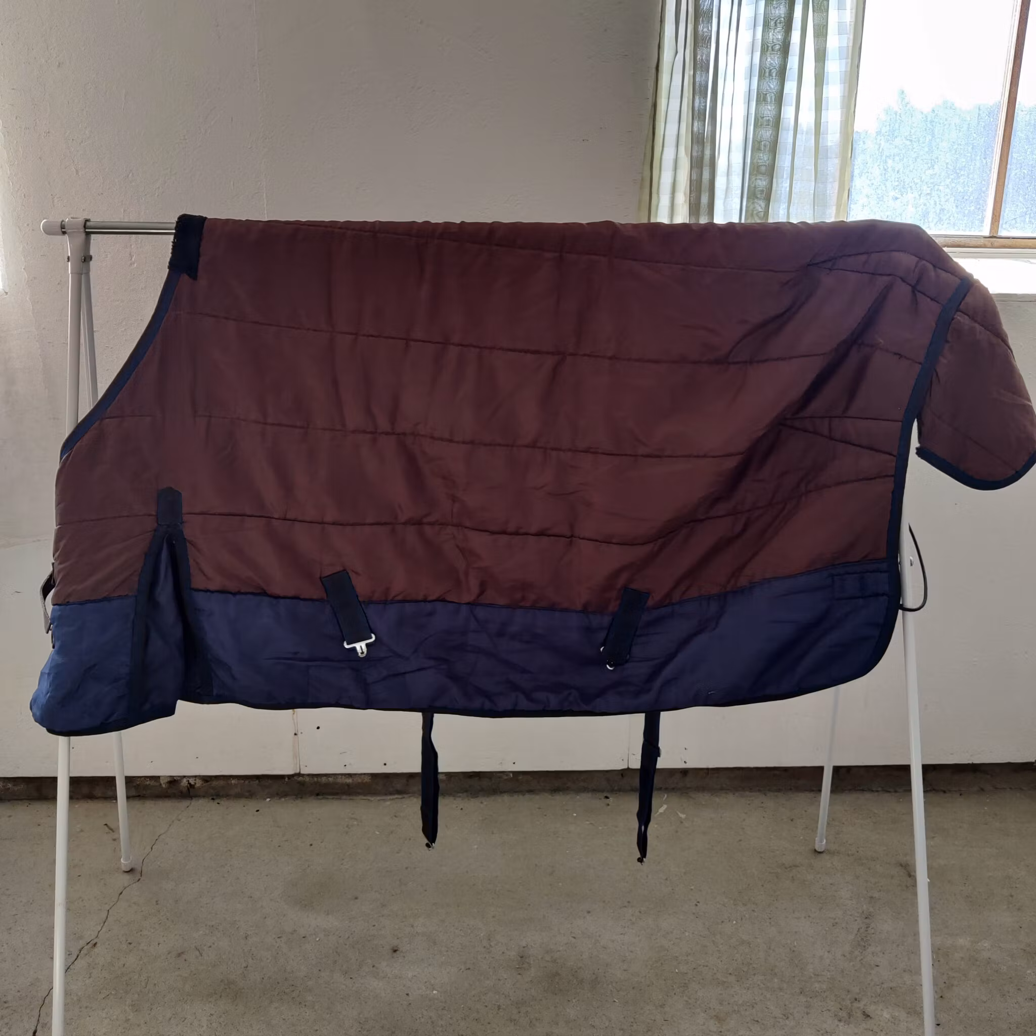 Brunt stalltäcke 135 cm 200 g