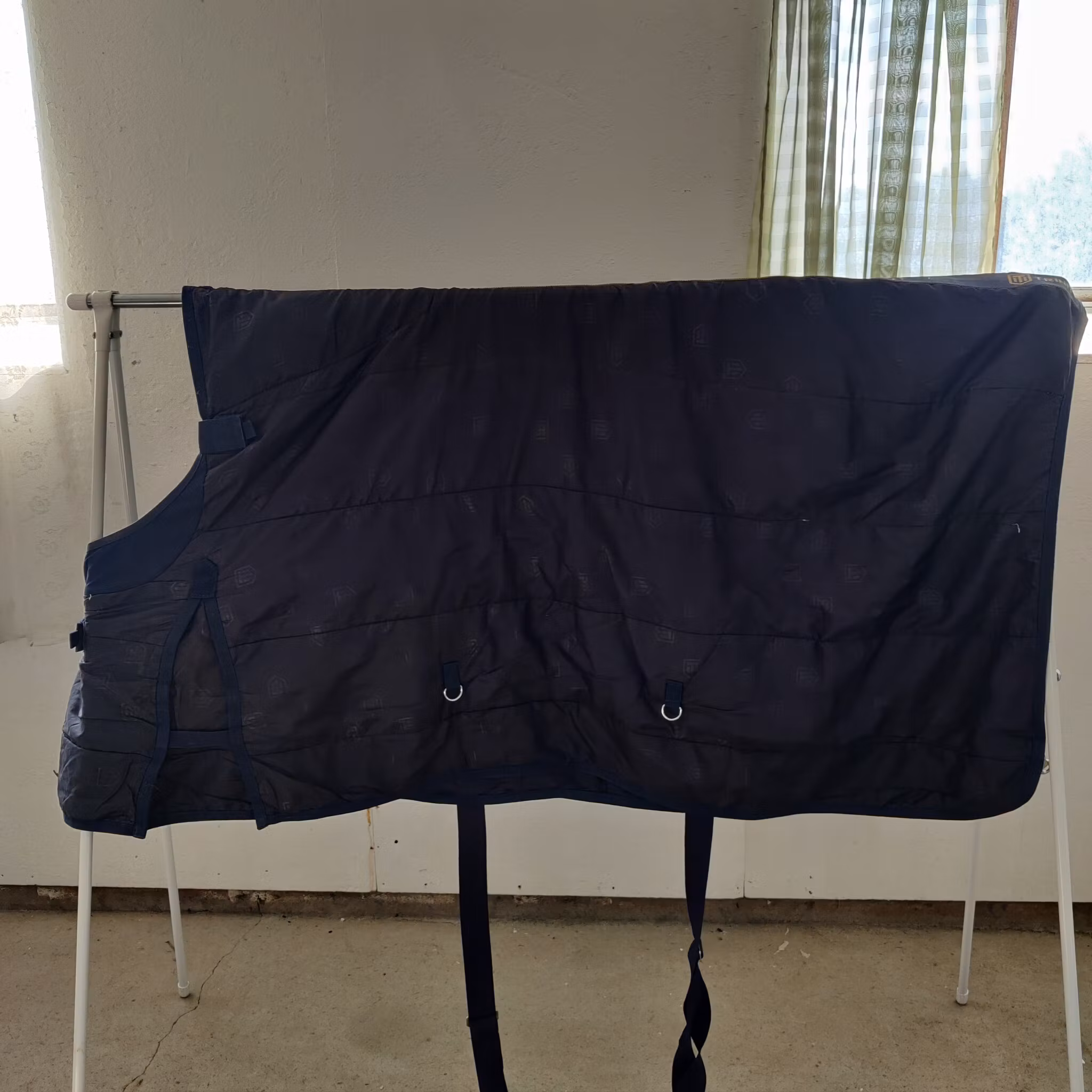 Blått stalltäcke/liner 135 cm 100 g Trinity