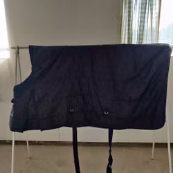 Blått stalltäcke/liner 135 cm 100 g Trinity