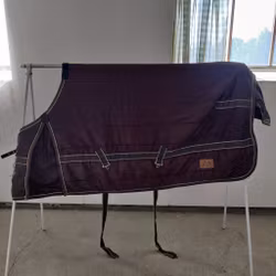 Brunt stalltäcke 135 cm ca 250 g