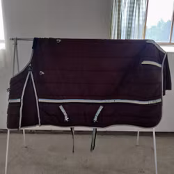 Brunt stalltäcke 145 cm ca 300 g Hansbo