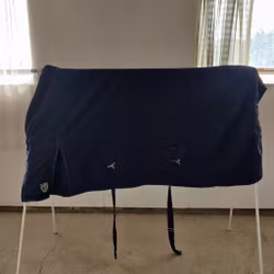 Blått stalltäcke med krage 145 cm Farenheit