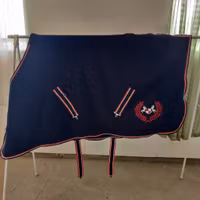 Blått fleecetäcke 125 cm