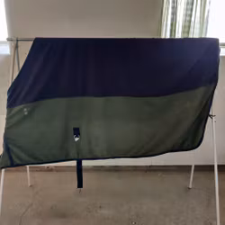 Blå/grönt fleecetäcke 145 cm