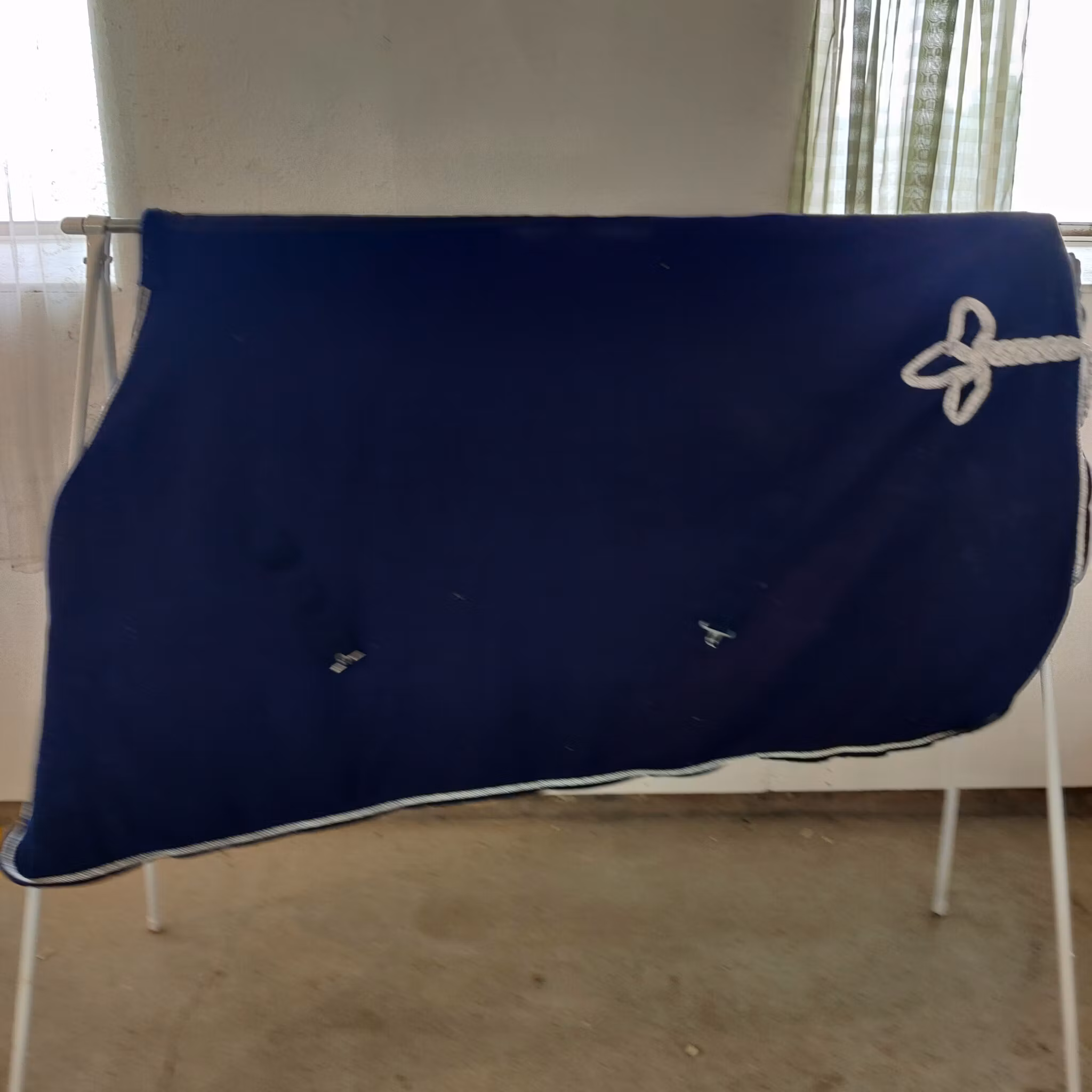 Blått fleecetäcke 145 cm