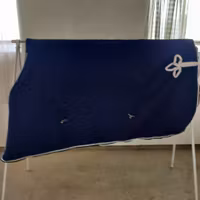 Blått fleecetäcke 145 cm