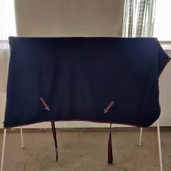 Blått fleecetäcke 160 cm