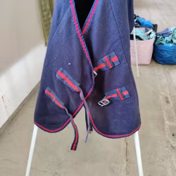 Blått fleecetäcke 160 cm