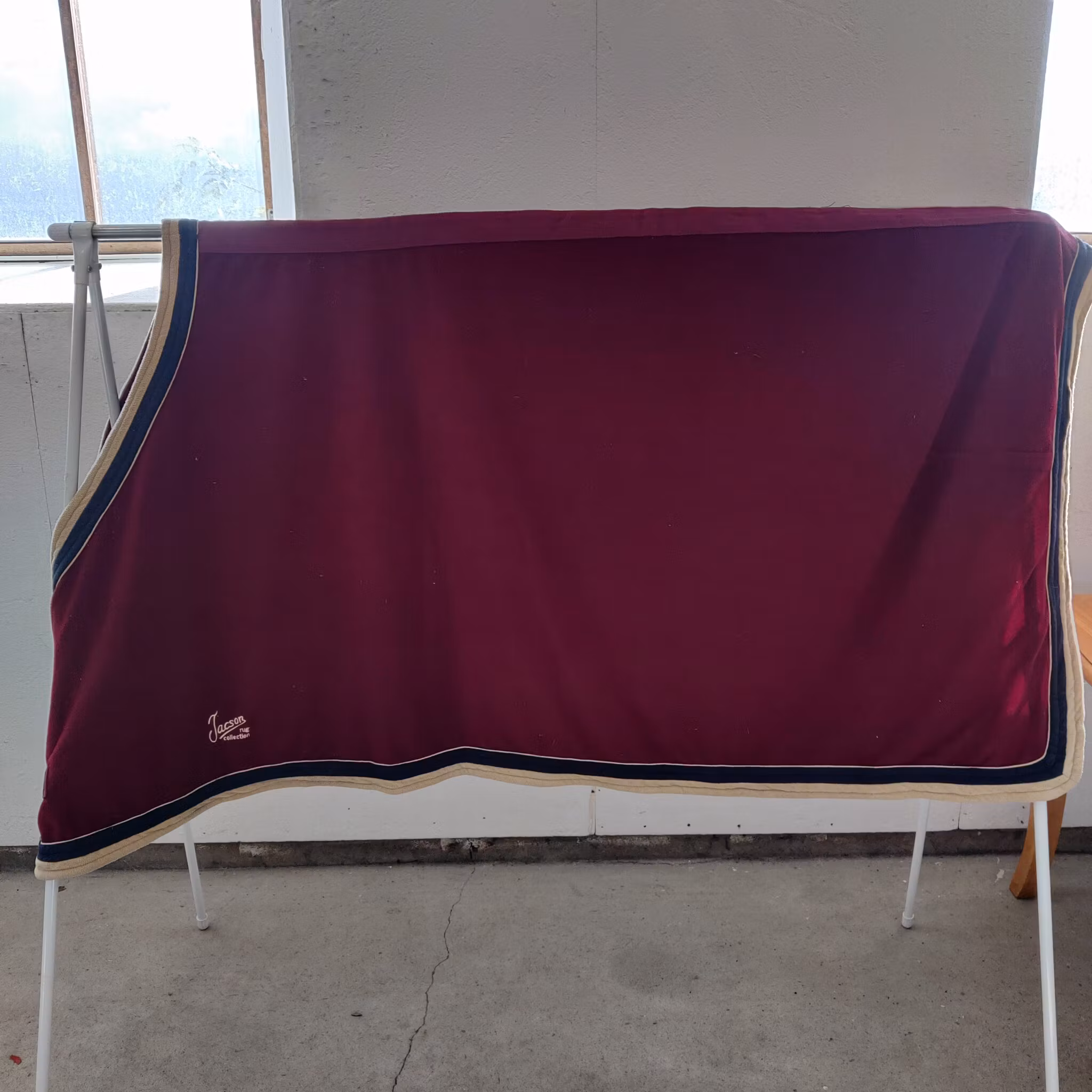 Vinrött fleecetäcke 155 cm Jacson