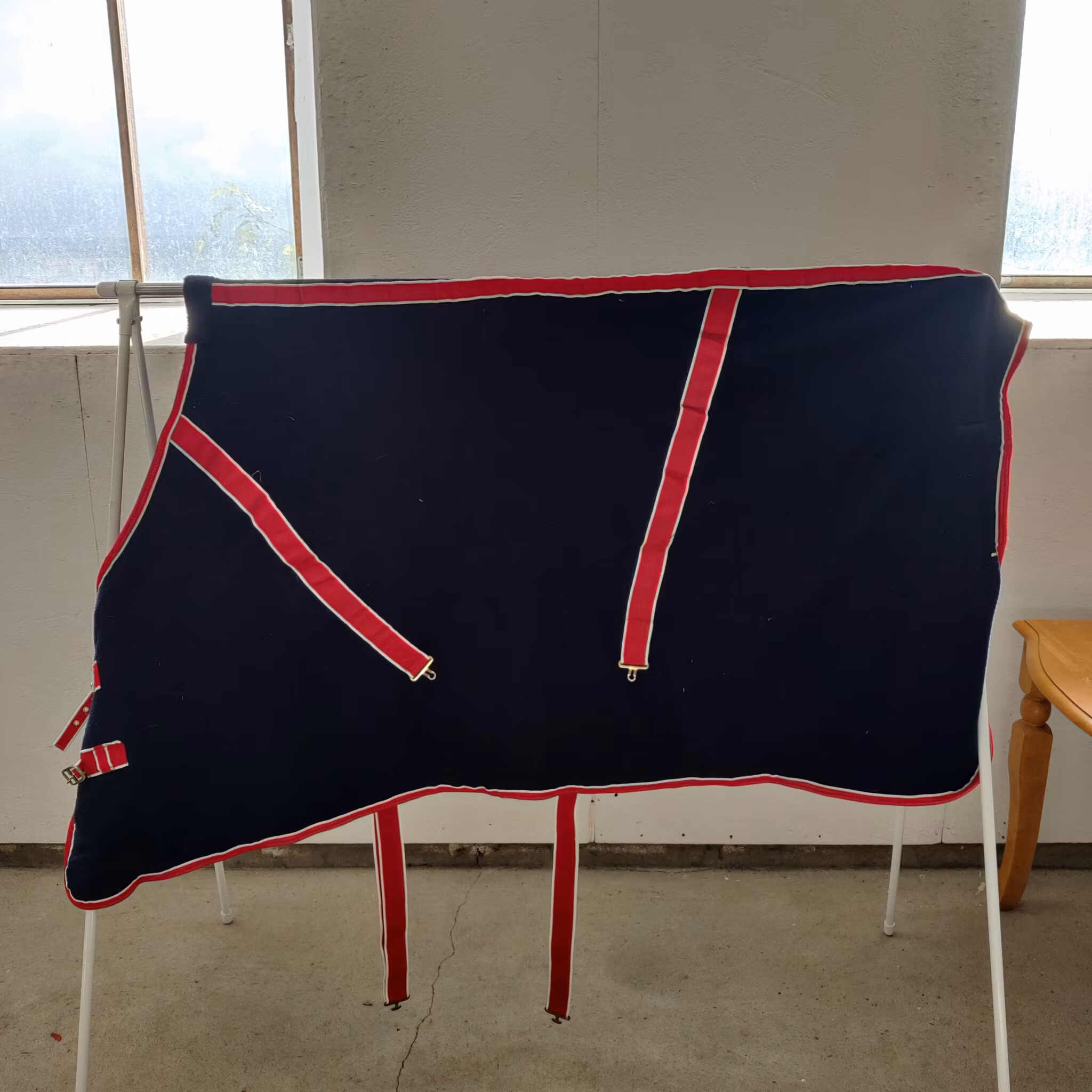 Blått fleecetäcke 145 cm