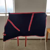 Blått fleecetäcke 145 cm