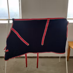 Blått fleecetäcke 145 cm