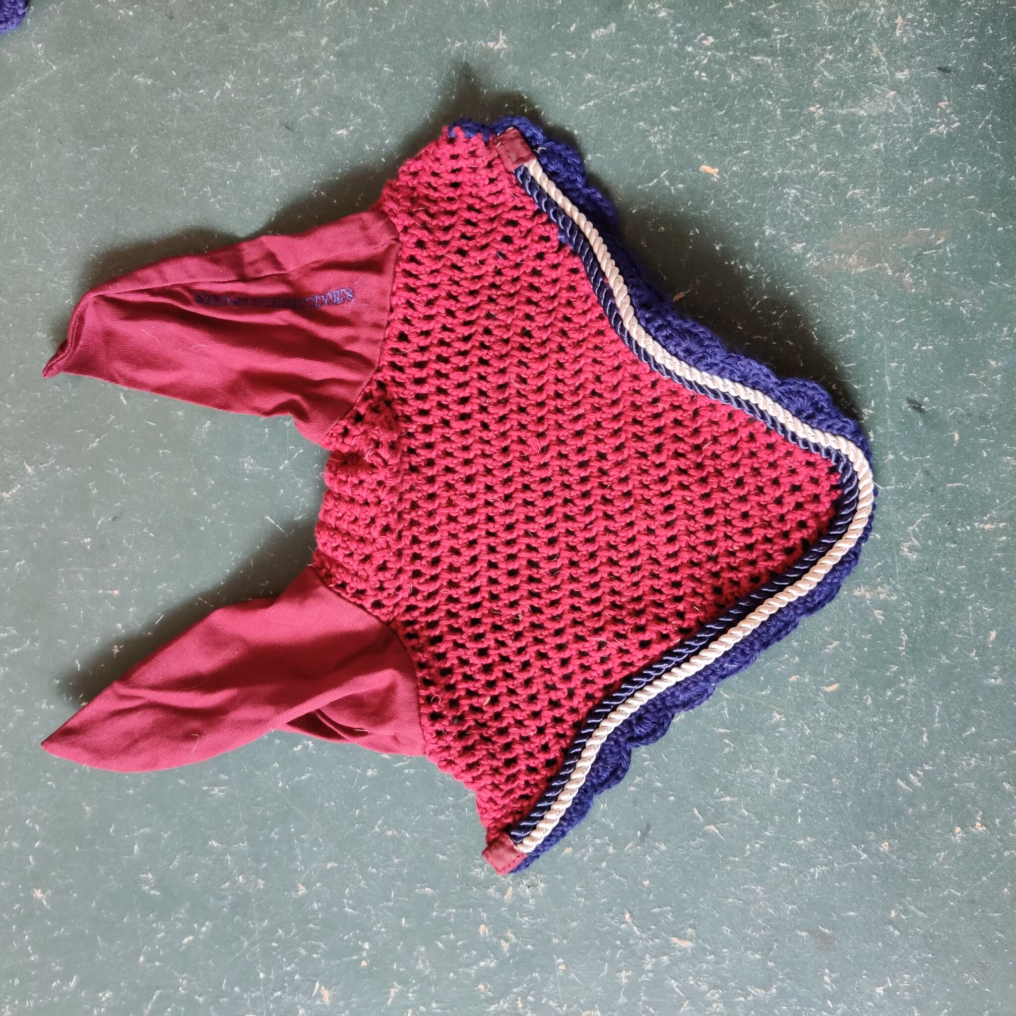 Vinröd huva Schokemöhle FULL