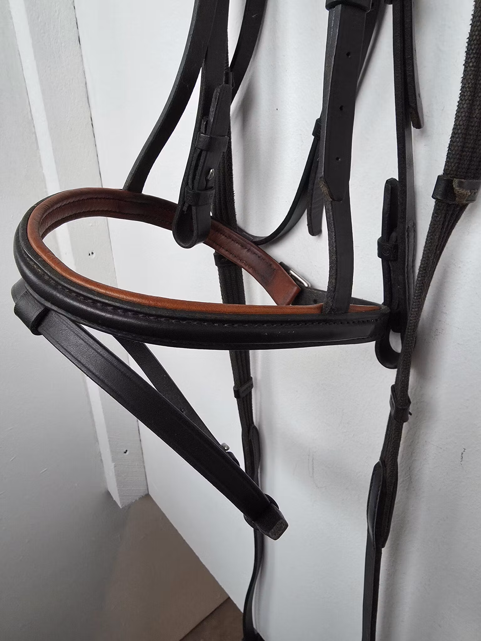 Svart träns med tyglar Stübben PONNY