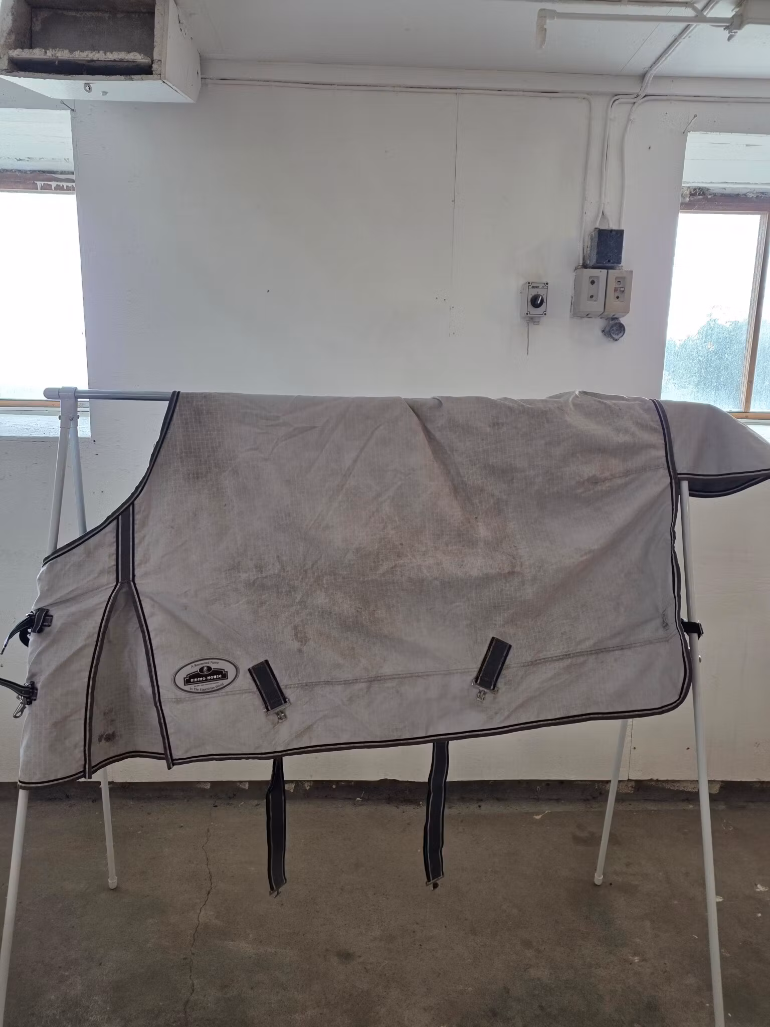 Ljusgrått regntäcke 115 cm 0 g Riding House