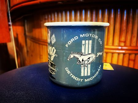 Ford Mustang Emalj Kaffe-mugg
