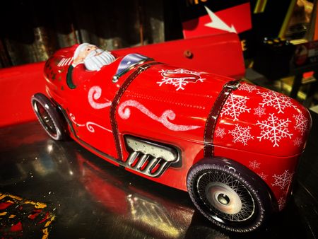 Racingbil Plåtburk  "Tomte-edition"