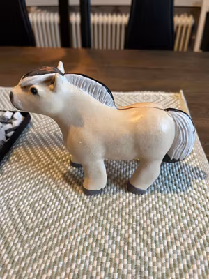 Travande knubbis fjording