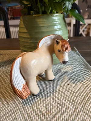 Rödblack knubbis fjording