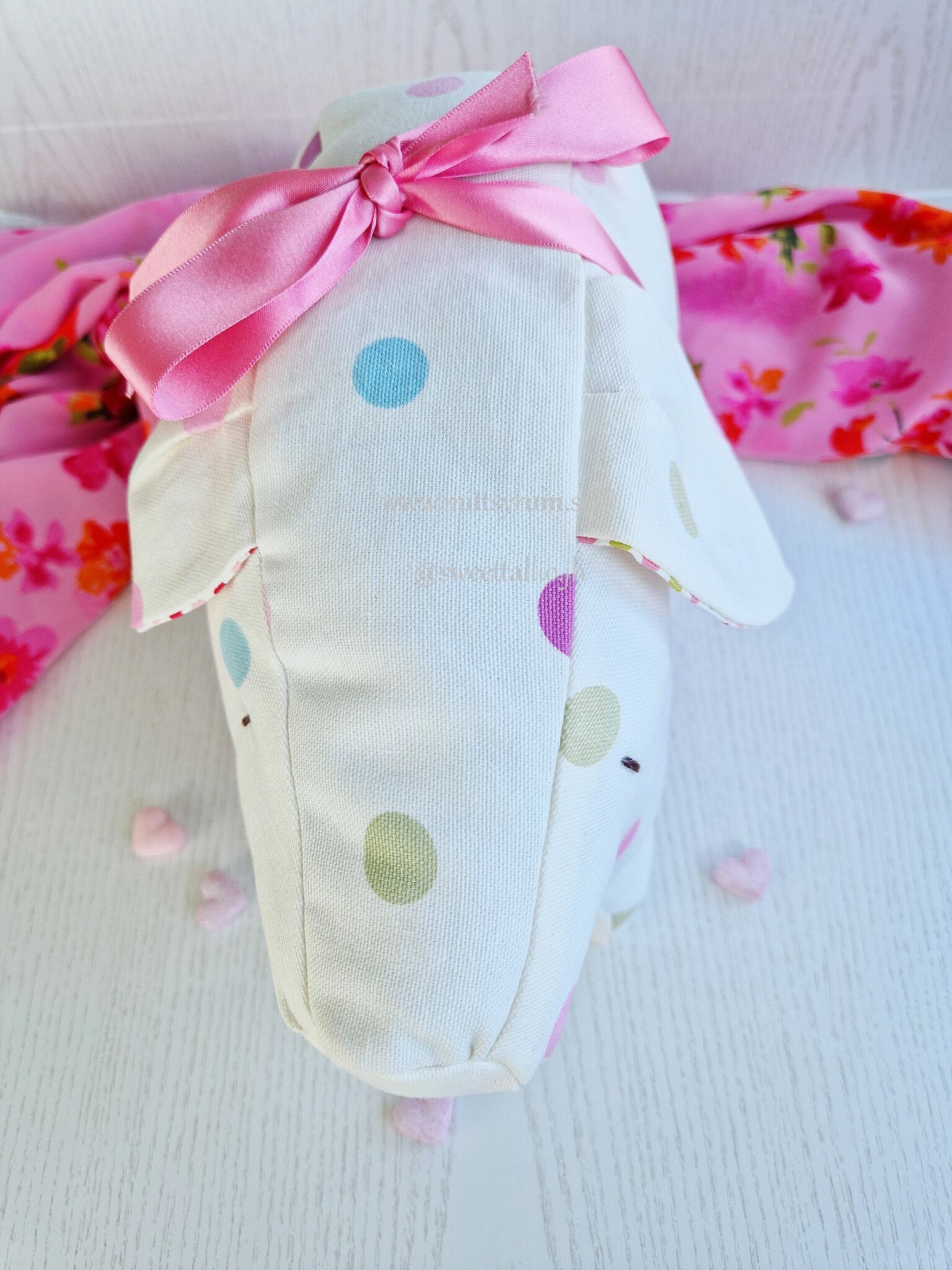 Gris Polkadot
