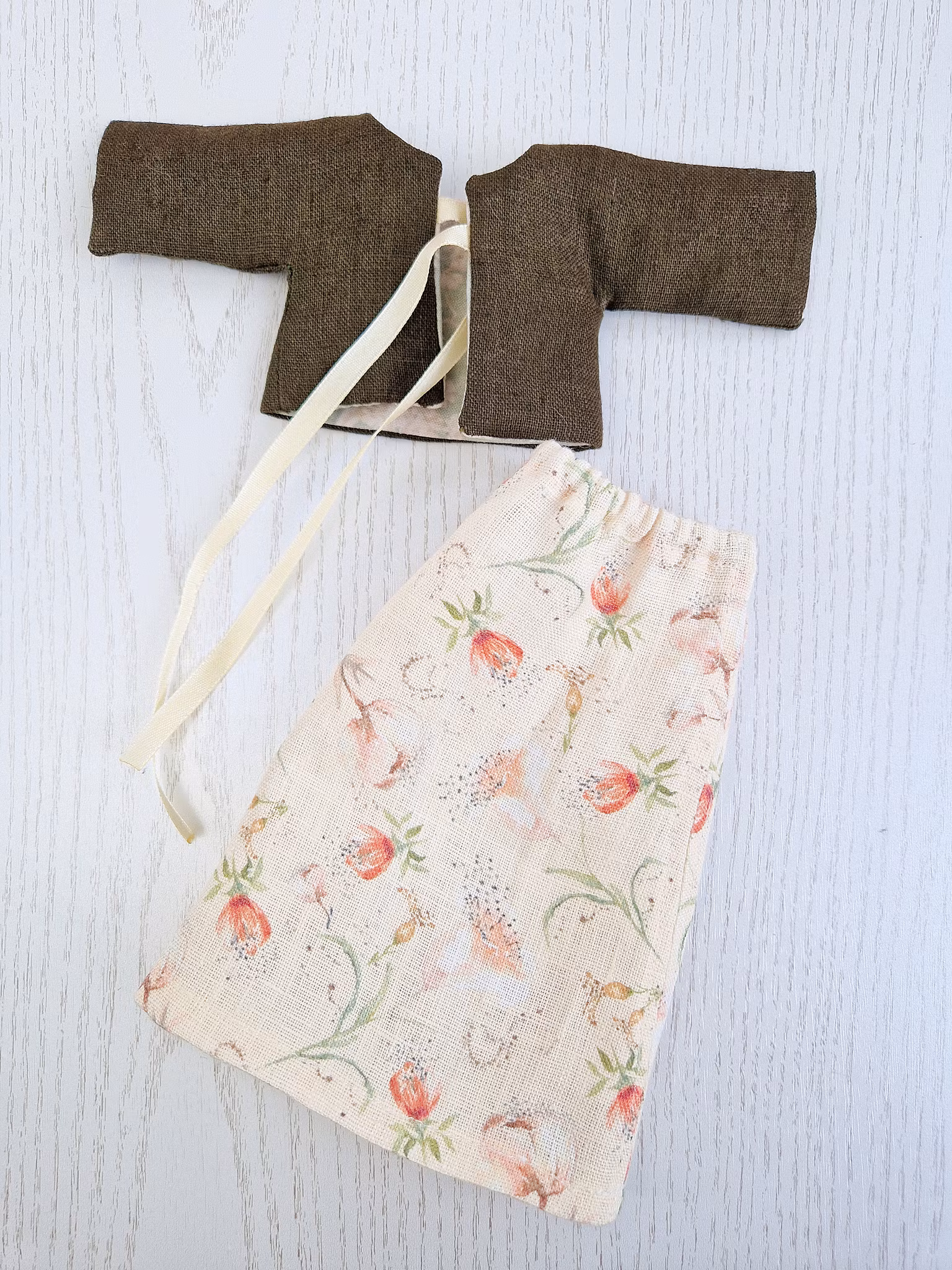 Tygmus med Lång sommarklänning och jacka