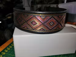cerisrosa glittrigt halvstryp drygt 5 cm