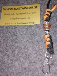 Orangea visselpipsband med osorterat bling