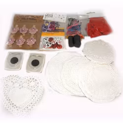 ca 100 st dekorationer: tårtpapper, knappar, mm till scrapbooking/egna kort mm