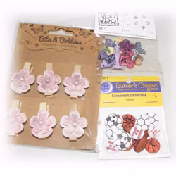 ca 100 st dekorationer: tårtpapper, knappar, mm till scrapbooking/egna kort mm