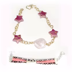 Armband - 2 st - stjärnor och en  skruvade glaspärla - rosa/lila