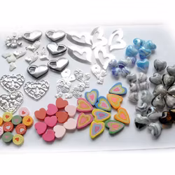 Hjärtan mix - träpärlor, glaspärlor, berlock + 4 paket akrylpärlor