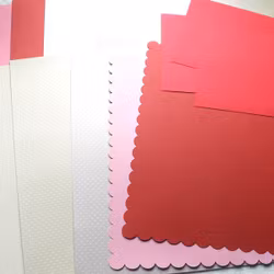 Scrapbookingspaket med ark, stämplar och dies