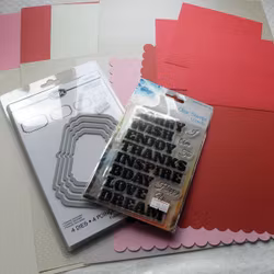 Scrapbookingspaket med ark, stämplar och dies