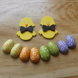 Påskmix med hobbymaterial i trä och dekorgummi