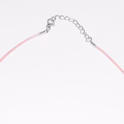 Halsband med krackelerad glaspärla