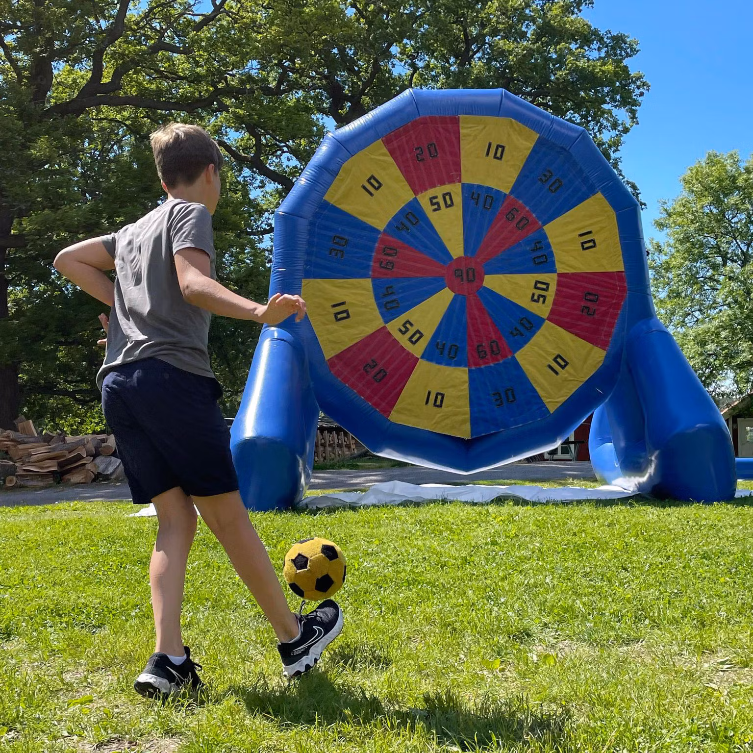 Games2U Kick n Stick