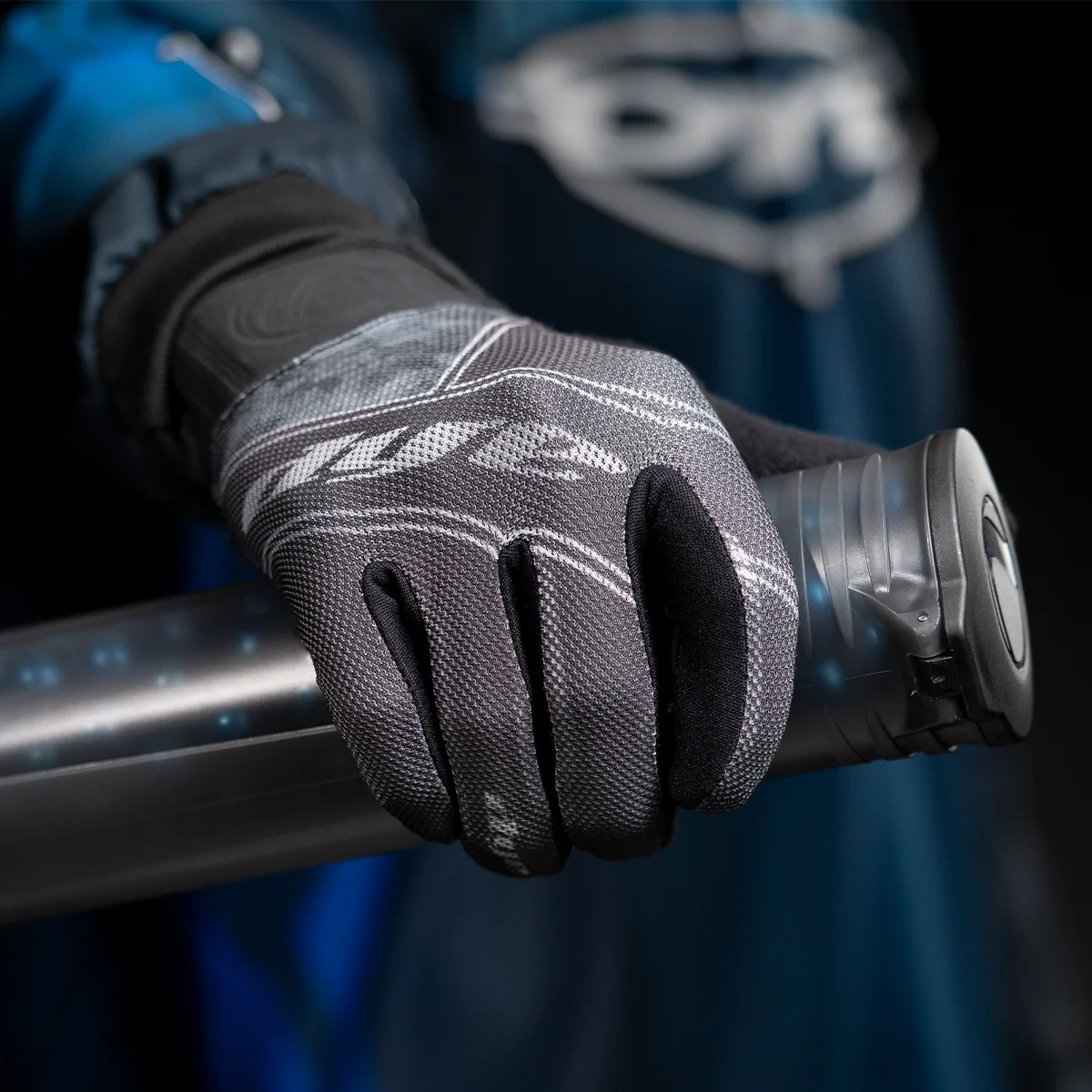 DYE Glove FLX Forged Black/Grey