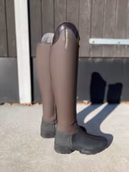Dressage 135 Custo brown