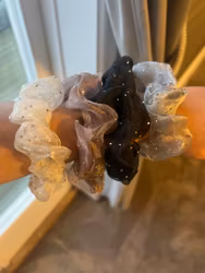 Scrunshie med glitterstenar