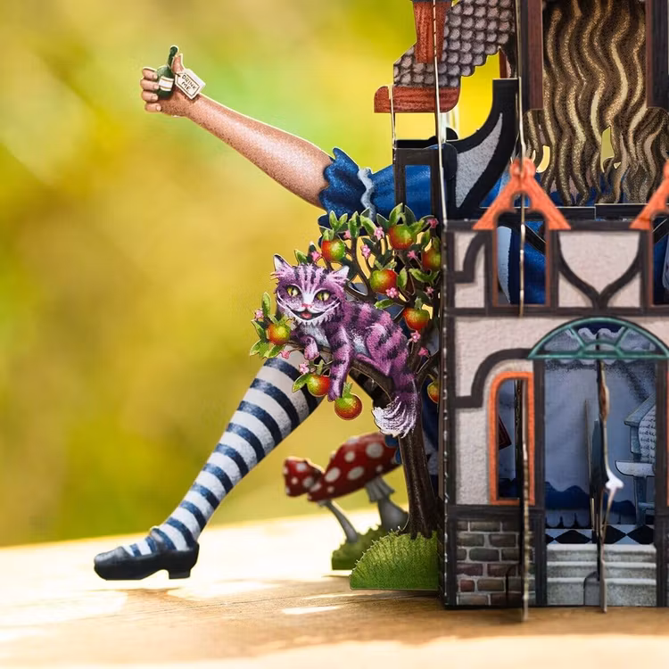 Magiskt, utvikbart gratulationskort - Alice i huset (6 kort)